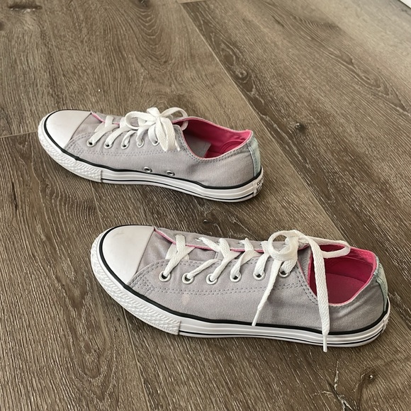 Women’s converse shoes - Picture 2 of 10
